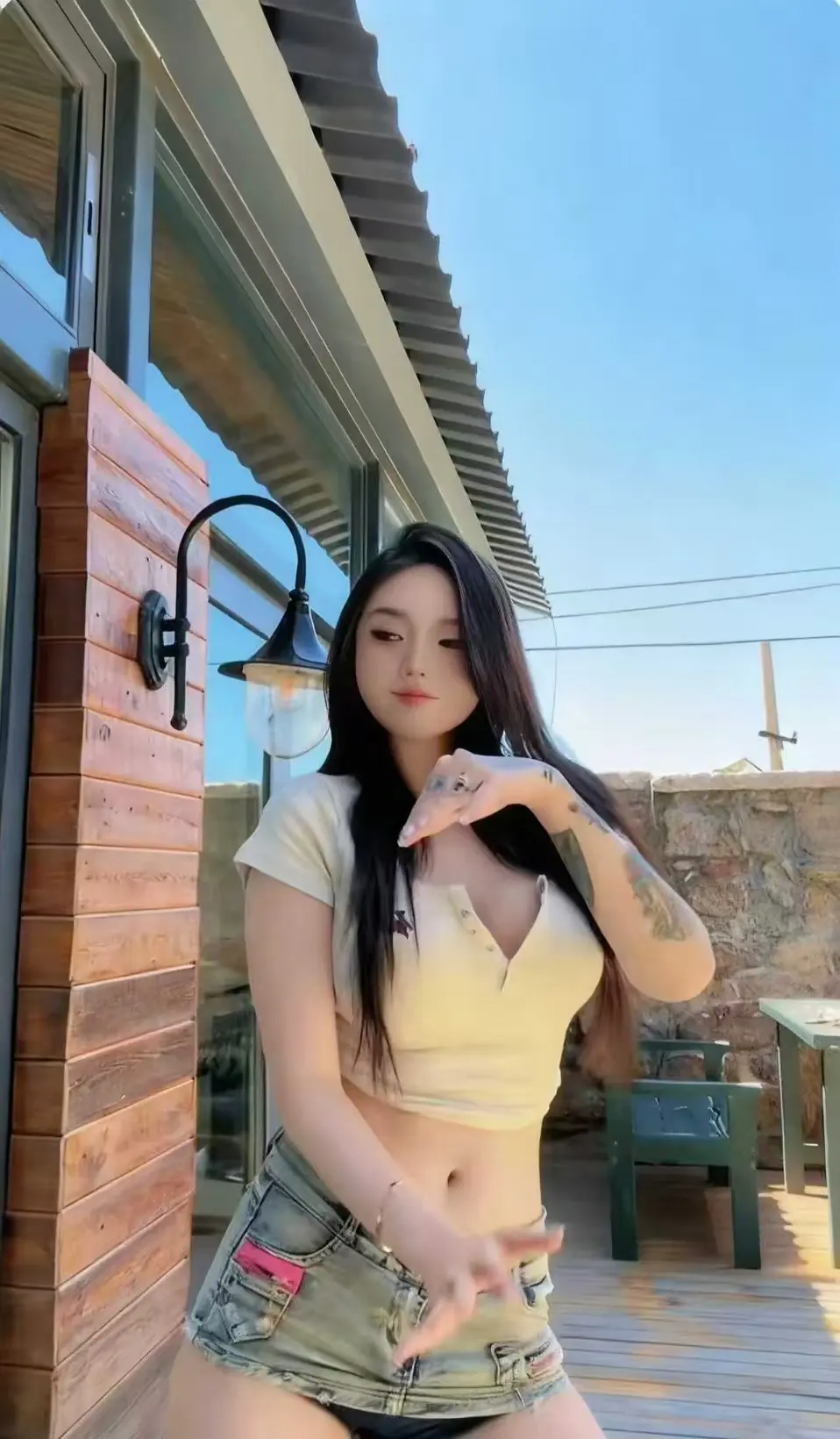 《Meena 成美男》高清全集资源免费在线看-中文版无删减版本强势来袭-网盘观看便捷备份存储-带你一次看遍Meena成美男
